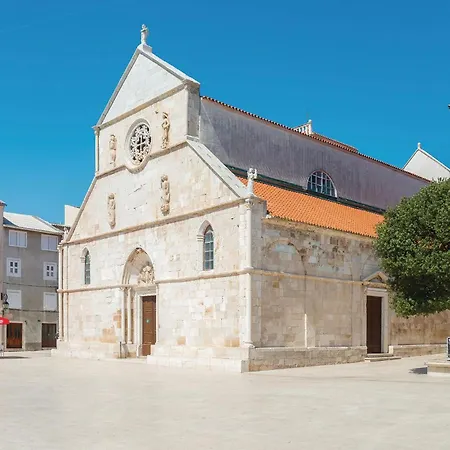 Apartman 2 Bedroom Beautiful In Pag *