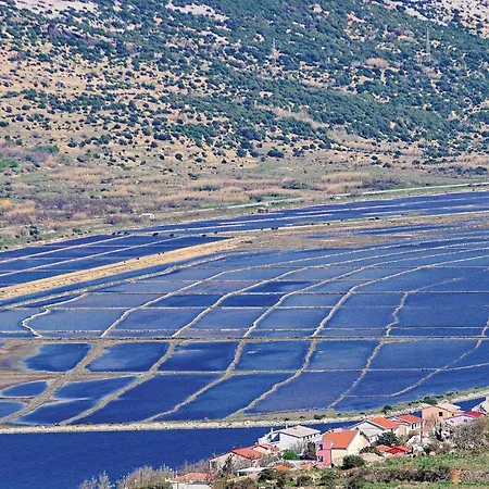 2 Bedroom Beautiful In Pag Pag Town