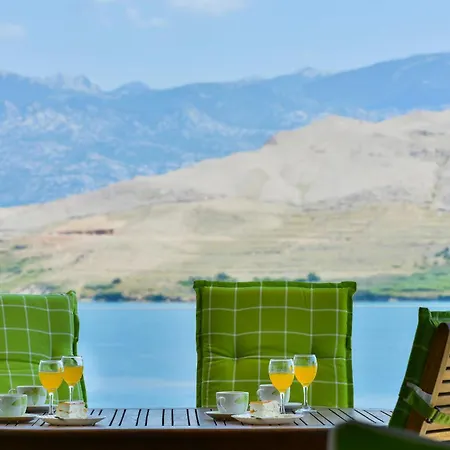Apartment 2 Bedroom Beautiful In Pag