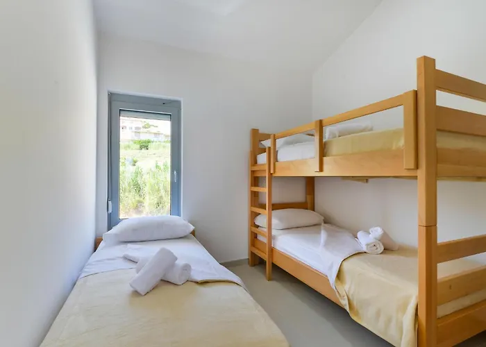Apartment 2 Bedroom Beautiful In Pag *