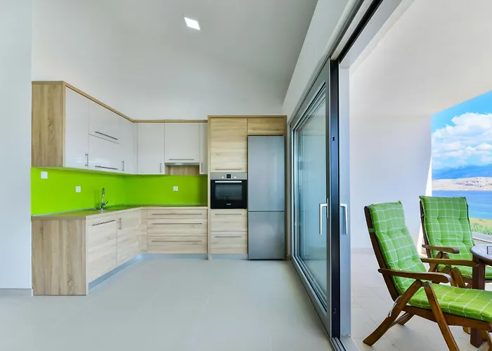 Apartment 2 Bedroom Beautiful In Pag *