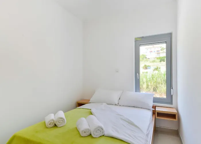 2 Bedroom Beautiful In Pag