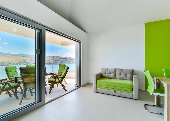 Apartment 2 Bedroom Beautiful In Pag *