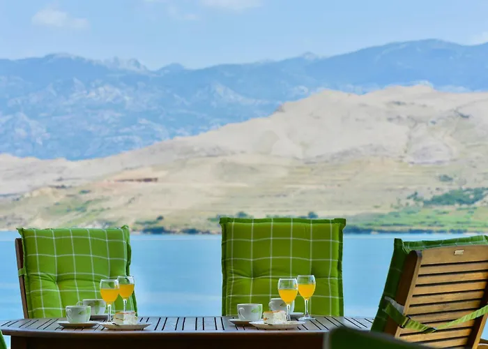 Apartment 2 Bedroom Beautiful In Pag