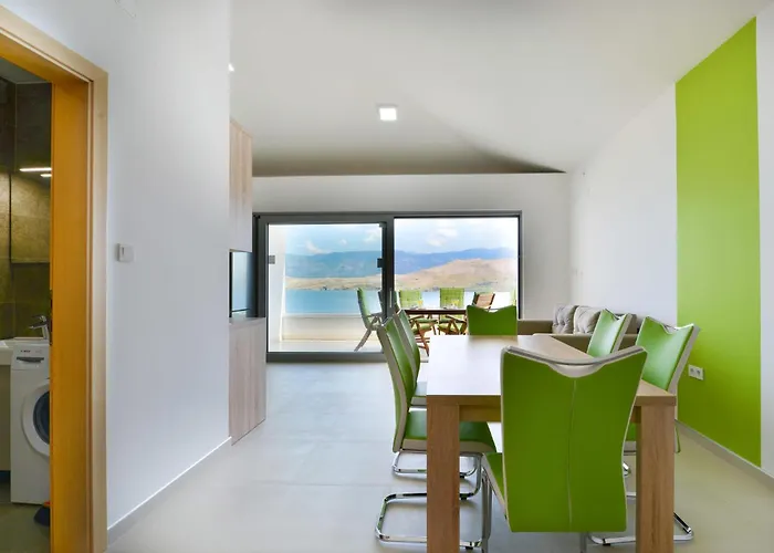 2 Bedroom Beautiful In Pag