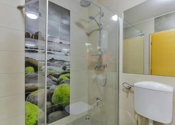 2 Bedroom Beautiful In Pag